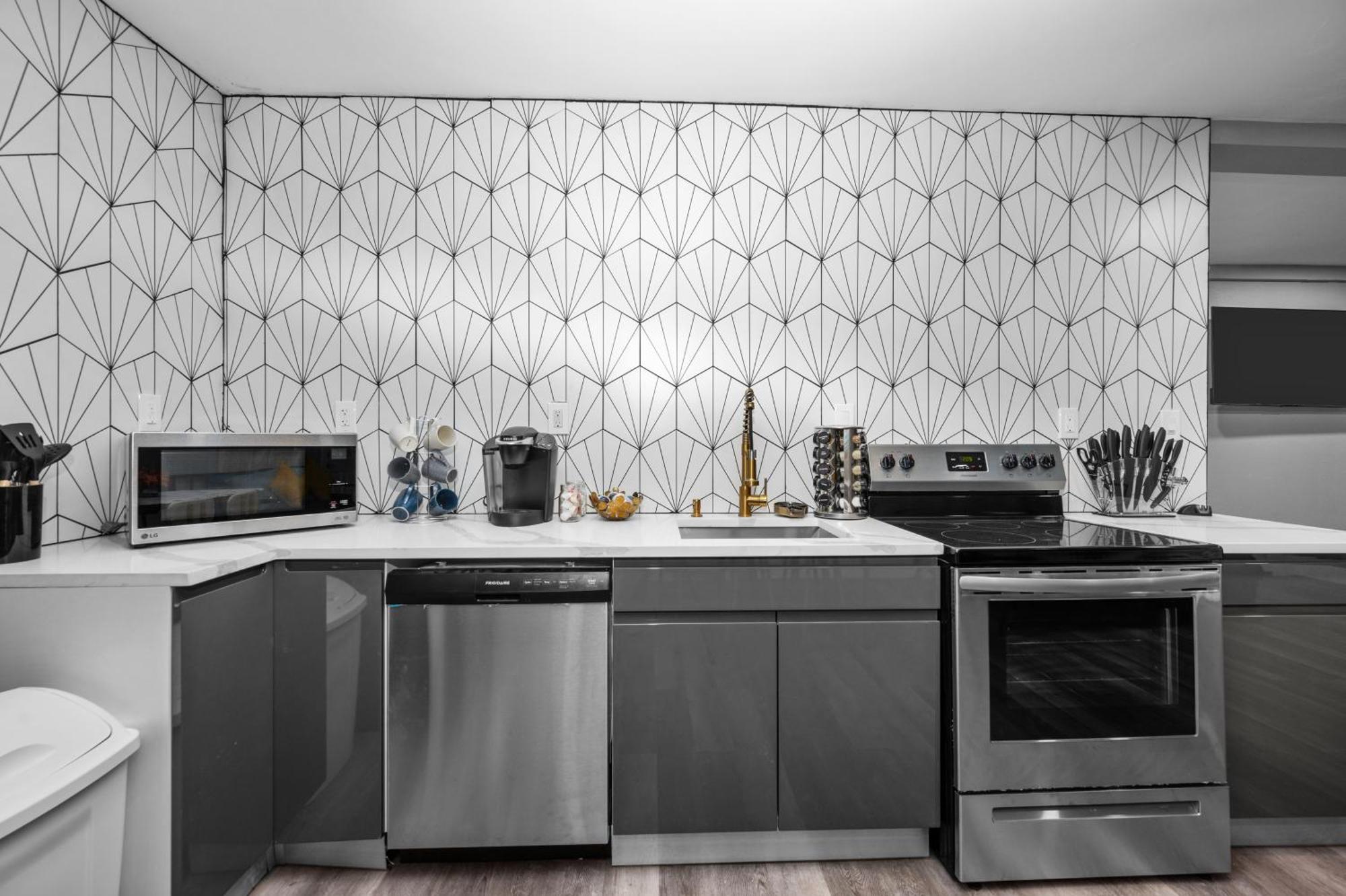 Modern 2Br City Center Getaway With Free Park Хьюстон Экстерьер фото