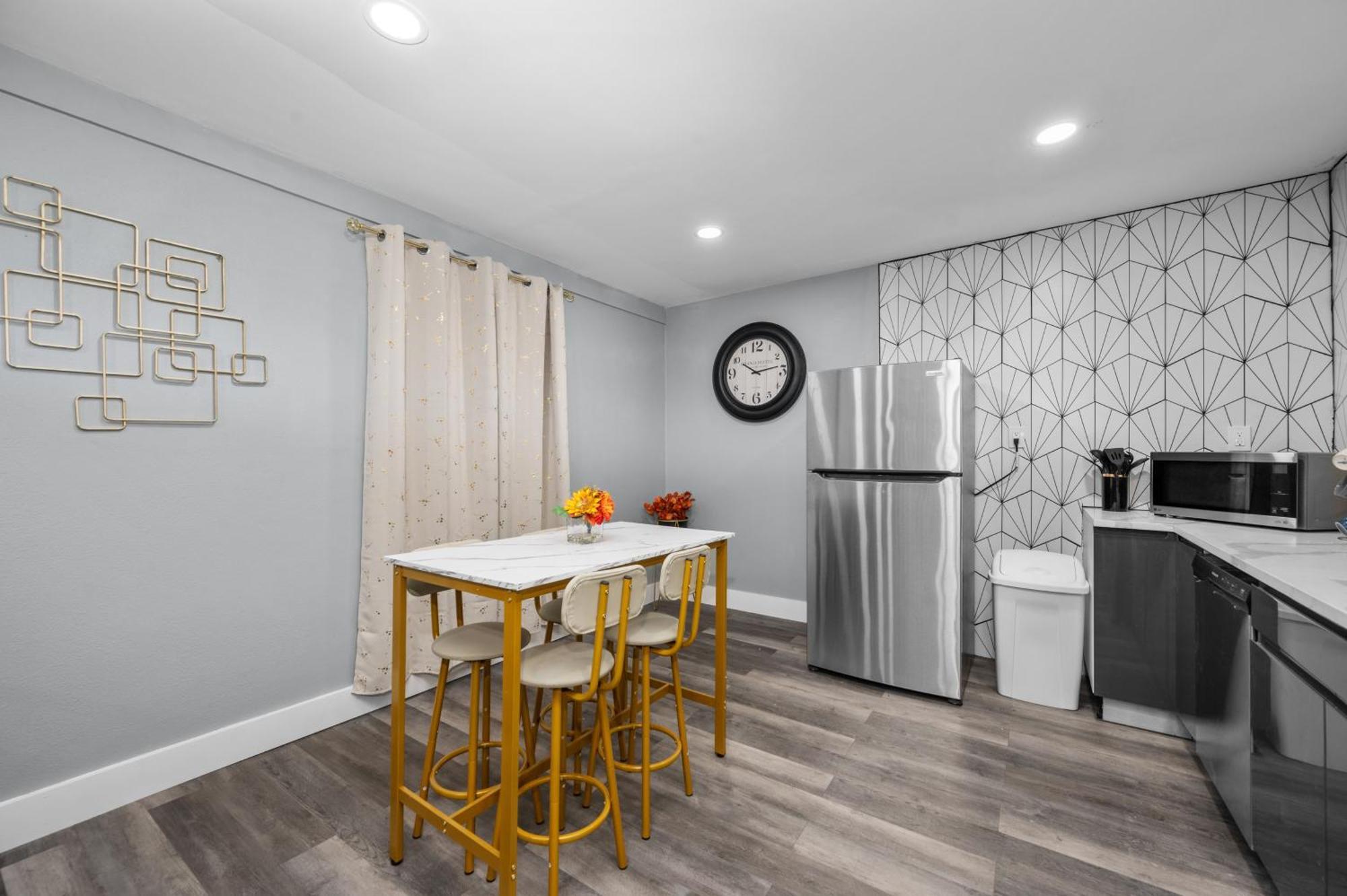 Modern 2Br City Center Getaway With Free Park Хьюстон Экстерьер фото
