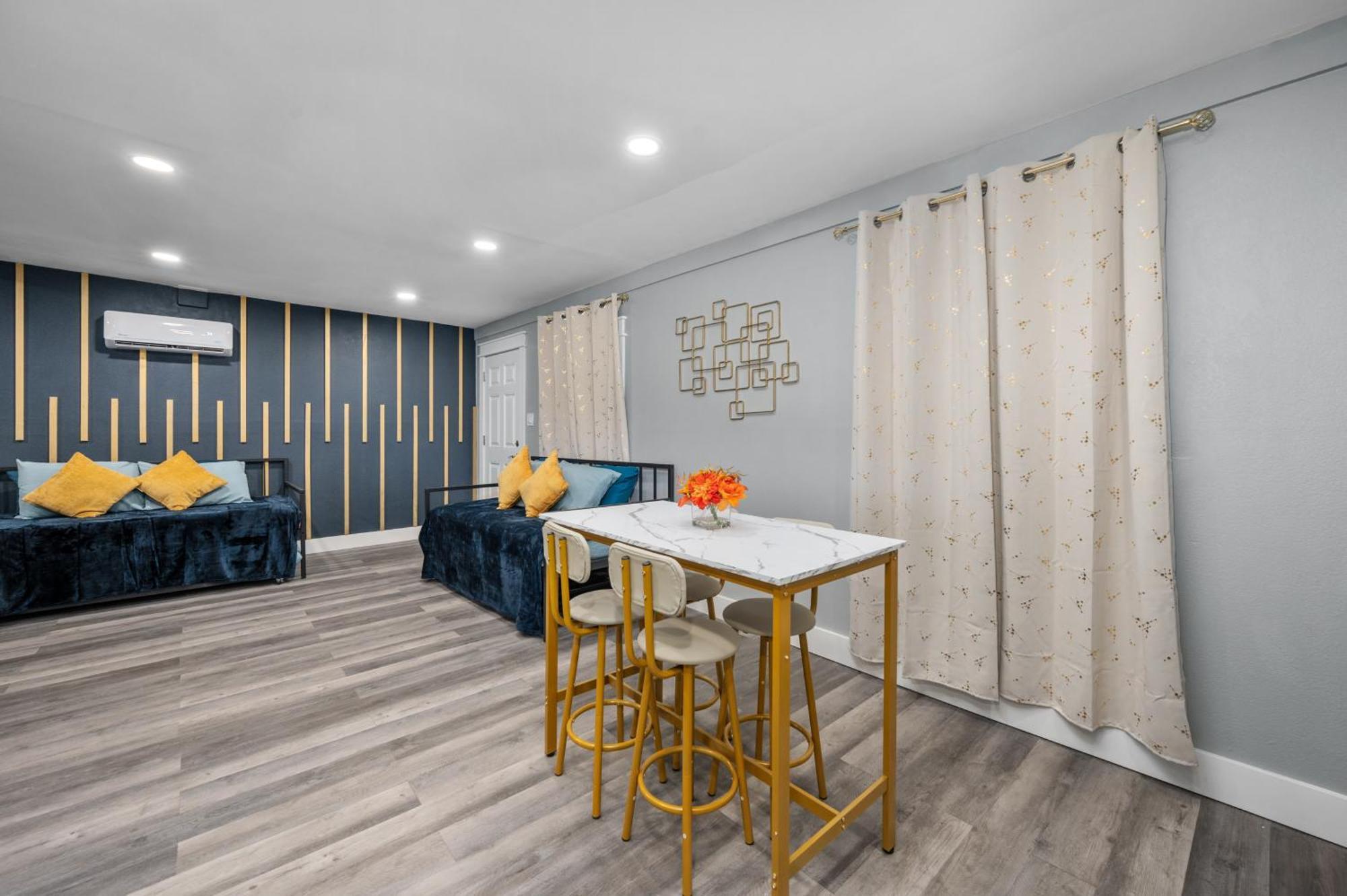 Modern 2Br City Center Getaway With Free Park Хьюстон Экстерьер фото