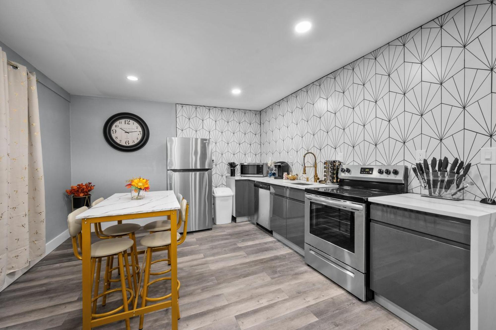 Modern 2Br City Center Getaway With Free Park Хьюстон Экстерьер фото